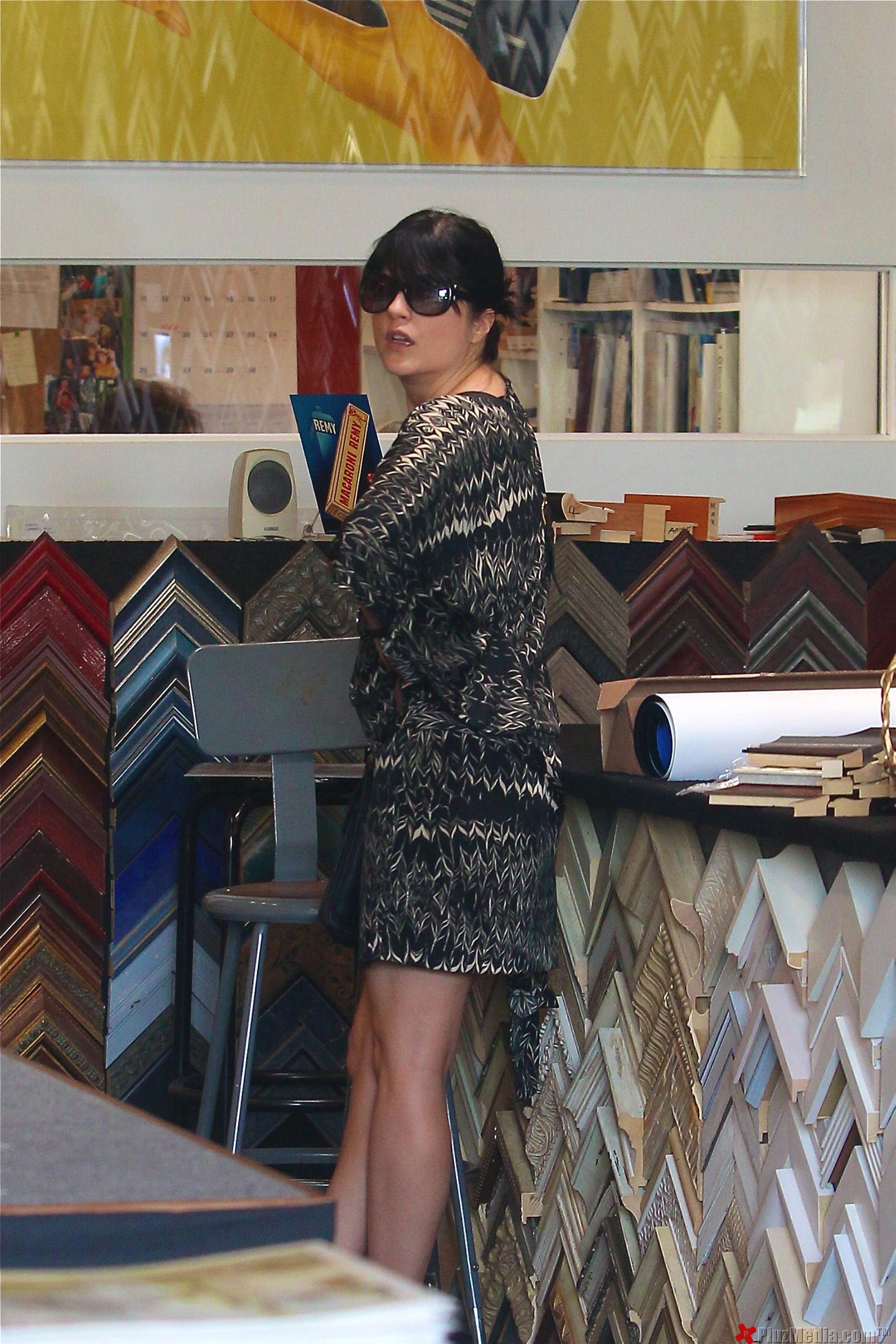 Selma Blair running errands in West Hollywood-01b4ffece9ace7969e3f71bd85cb04e9.jpg | Picture 91780